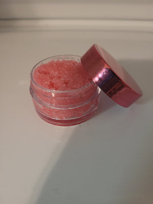 "JUICY" EDIBLE LIP SCRUB (STRAWBERRY SHORTCAKE SCENTED)