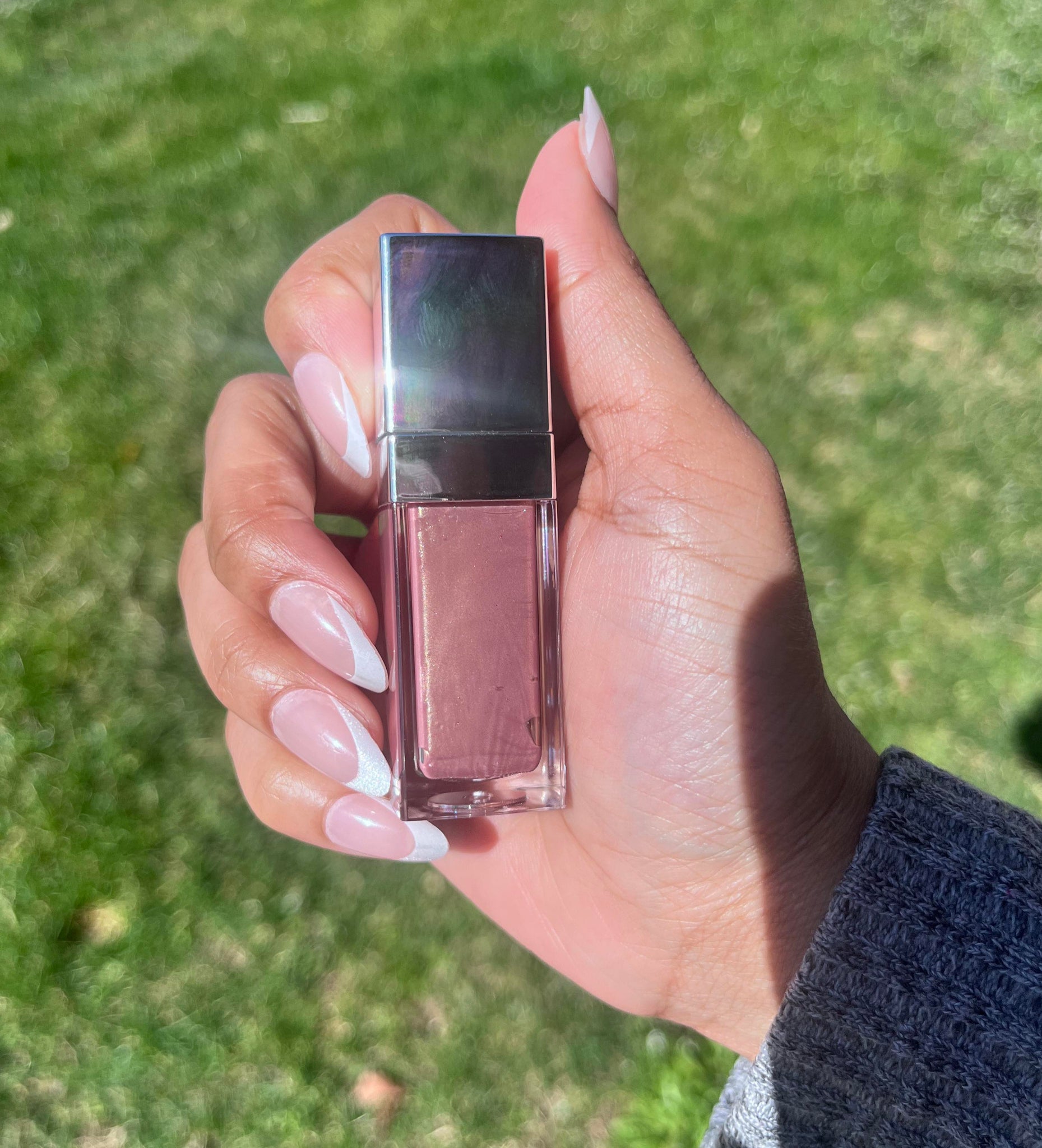 Dusty rose color changing lipgloss